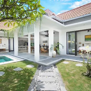 3-bedrooms-villa-sun-glow.hotelsseminyak.net/